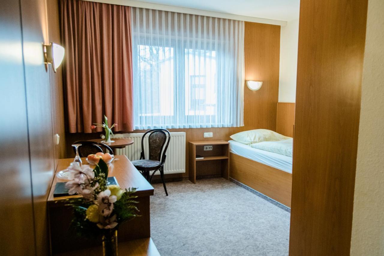 Hotel Mueller Genthin Esterno foto